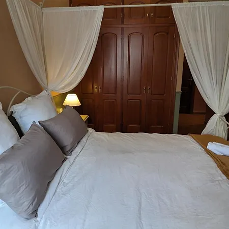 Victoria Hotel 2*