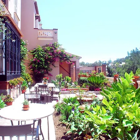 Victoria Hotel 2*