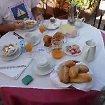 Victoria Hotel 2*