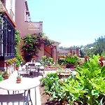 Victoria Hotel 2*