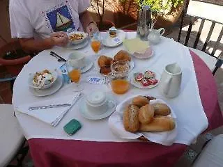 Victoria Hotel 2*